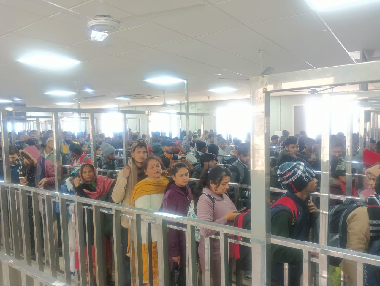 श्रद्धालुओं का माता के दर्शनों का उत्साह