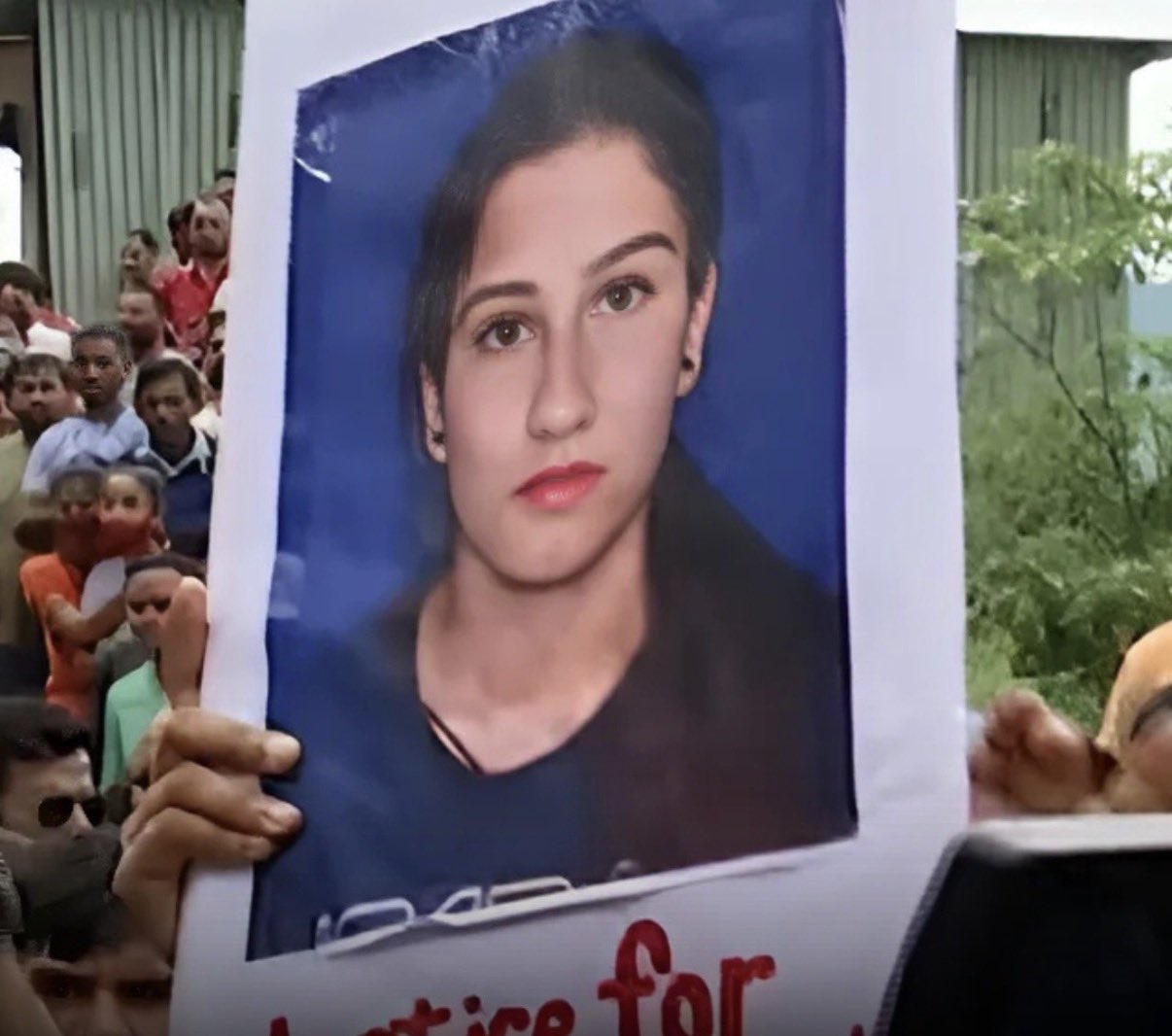 उत्तराखंड बंद को लेकर पुलिस अलर्ट, पूरे प्रदेश में सुरक्षा व्यवस्था सख्त 1 अंकिता भंडारी मामले में उत्तराखंड बंद