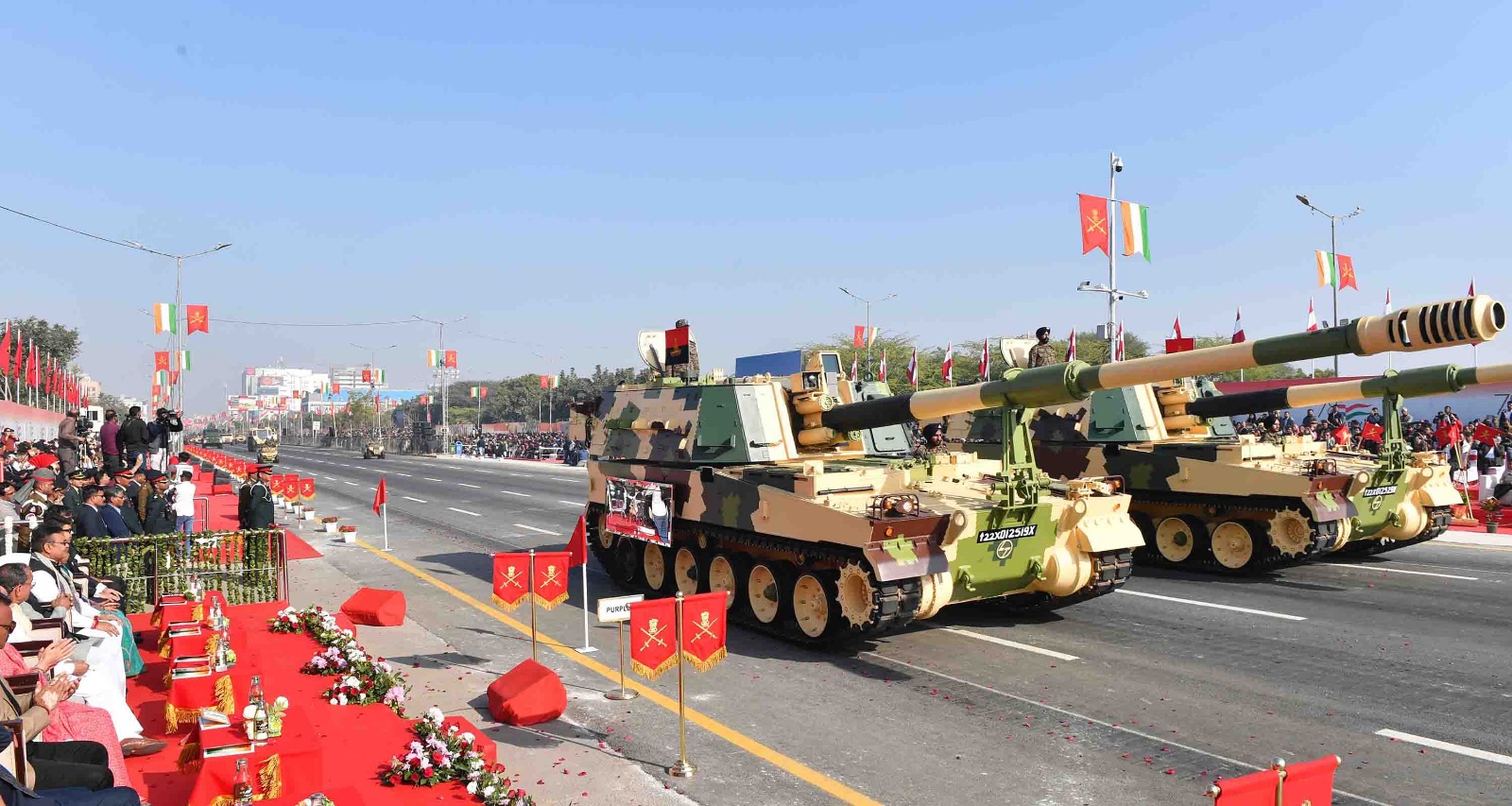 सेना दिवस पर स्वदेशी हथियारों का प्रदर्शन